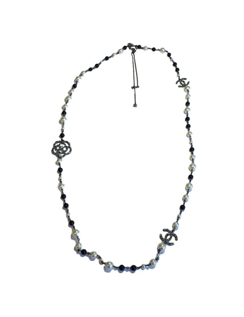 Sautoir CHANEL camélias, perles nacrées et noires