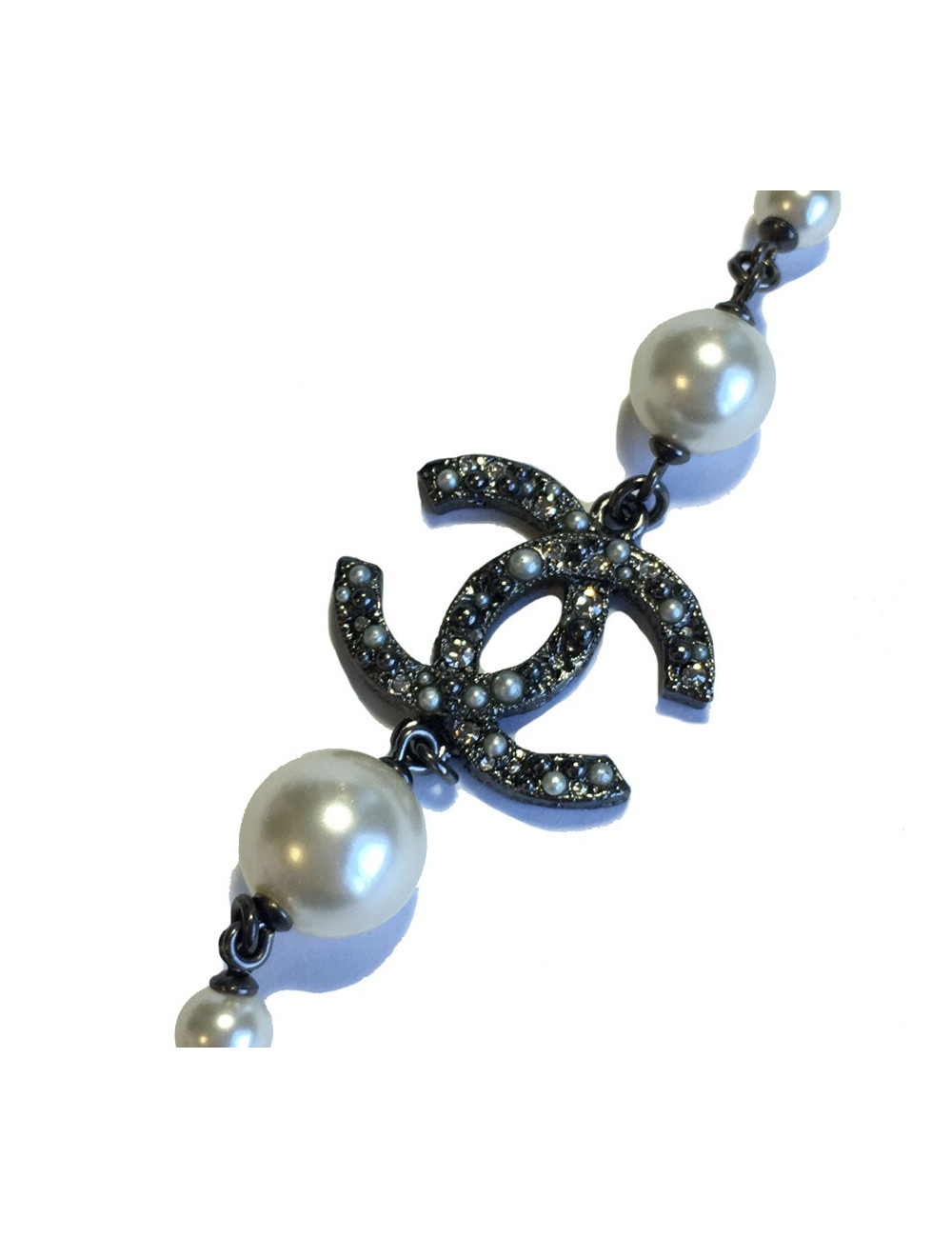 Sautoir CHANEL camélias, perles nacrées et noires