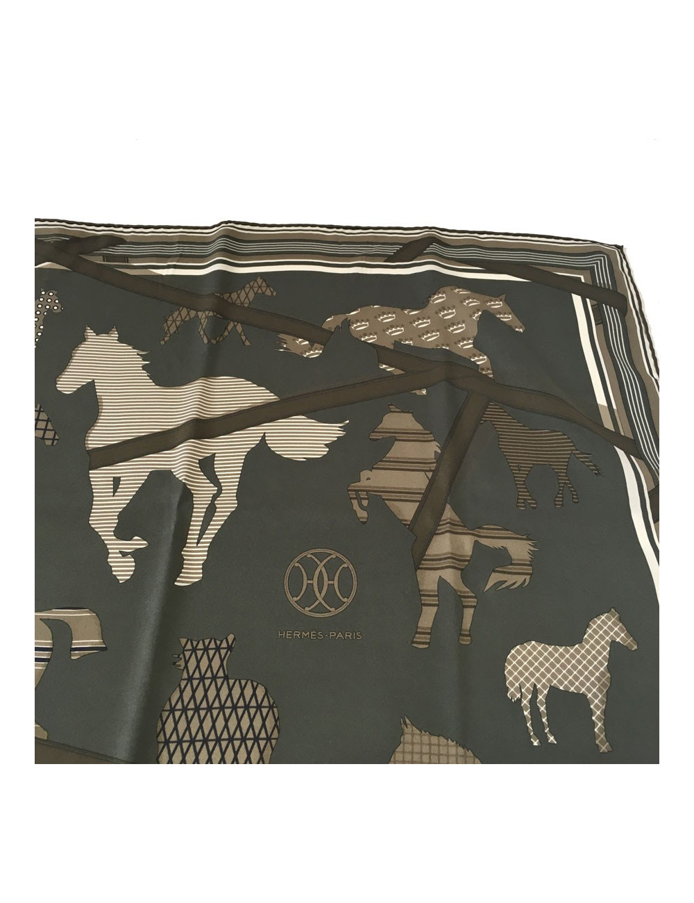 "GRV2392" HERMES square silk green, Khaki and white