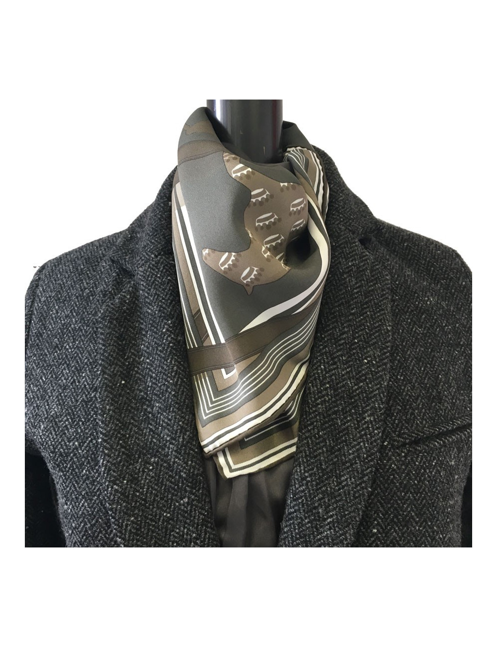 "GRV2392" HERMES square silk green, Khaki and white