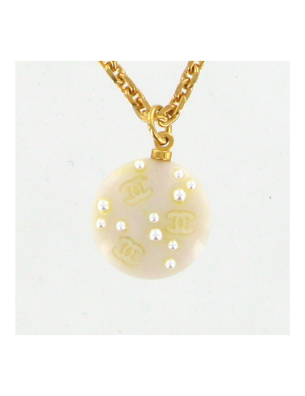 Pendentif perles et CC CHANEL
