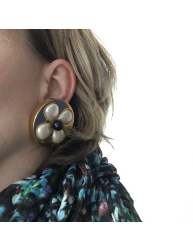Boucles d'oreille clips CHANEL vintage en métal doré 2