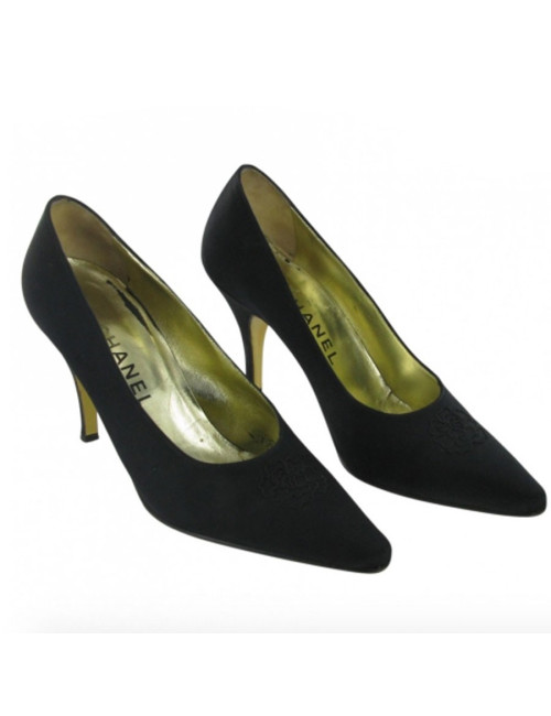 Couture CHANEL in black Duchess satin pumps