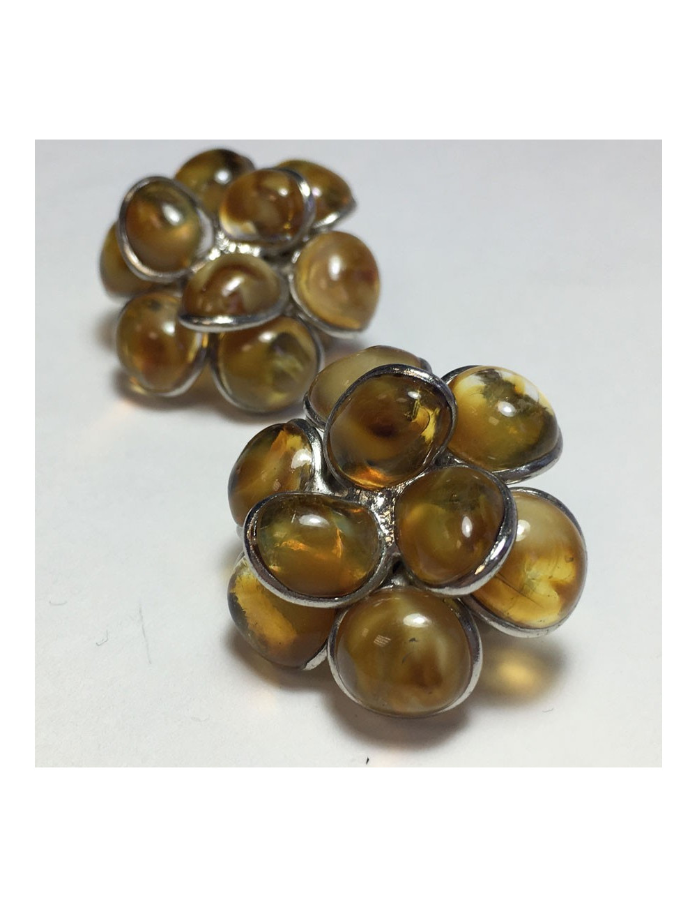 Boucles d'oreille clips MARGUERITE DE VALOIS fleur en pâte de verre  couleur ambre