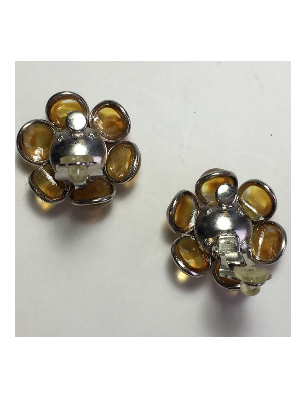 Boucles d'oreille clips MARGUERITE DE VALOIS fleur en pâte de verre  couleur ambre
