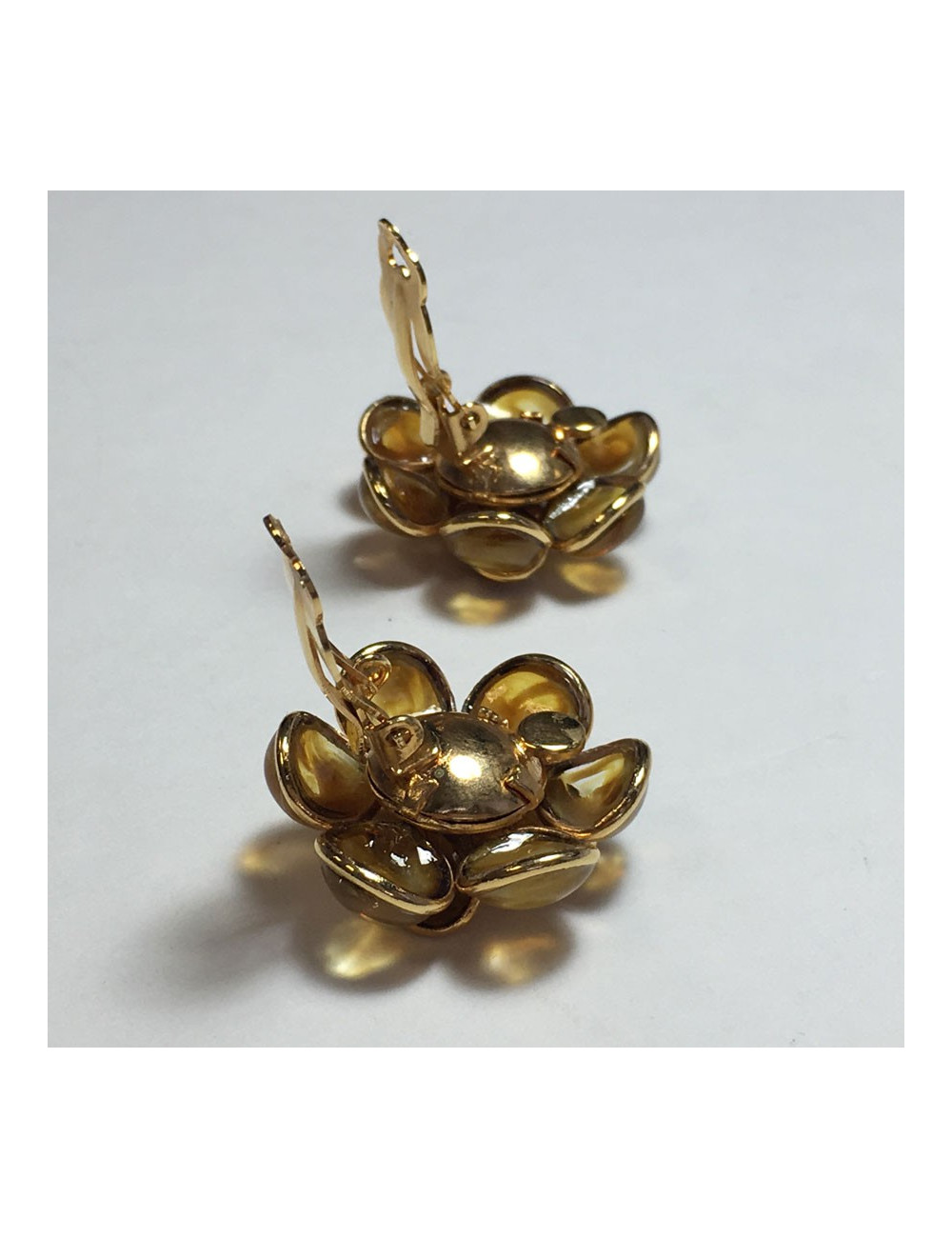 Boucles d'oreille clips  MARGUERITE DE VALOIS fleur en pâte de verre ambre