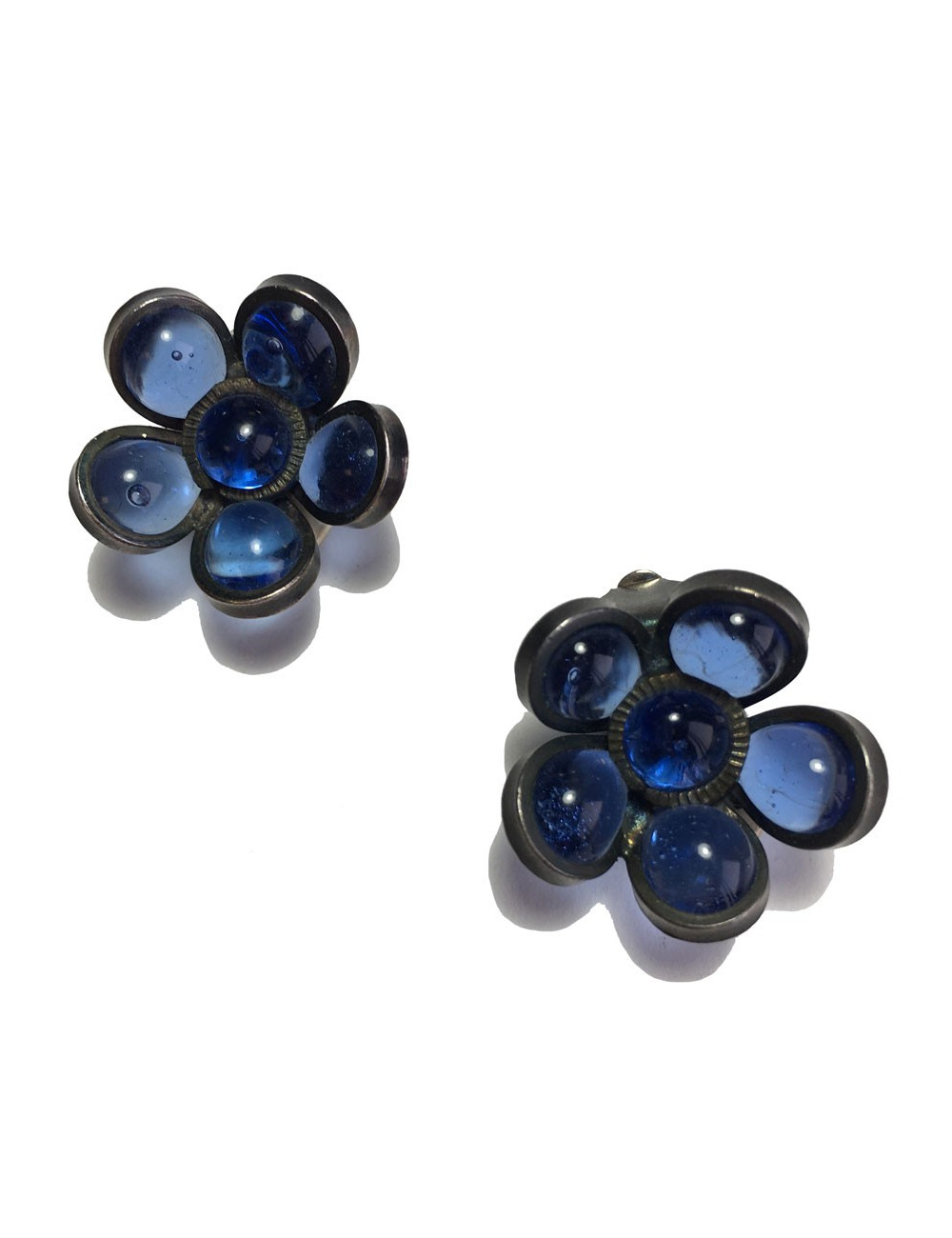 xxx Boucles d'oreille clips MARGUERITE DE VALOIS fleurette en pâte de verre bleu foncé
