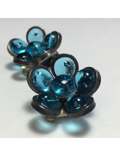 xxx Boucles d'oreille clips MARGUERITE DE VALOIS fleurette en pâte de verre bleu clair