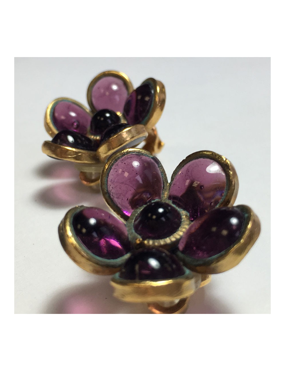 xxx Boucles d'oreille clips MARGUERITE DE VALOIS fleurette en pâte de verre violet