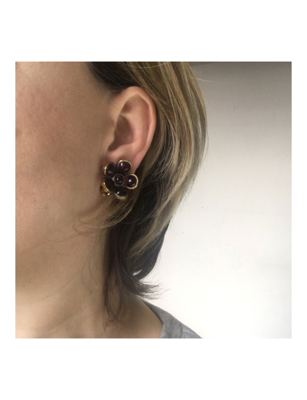 xxx Boucles d'oreille clips MARGUERITE DE VALOIS fleurette en pâte de verre violet