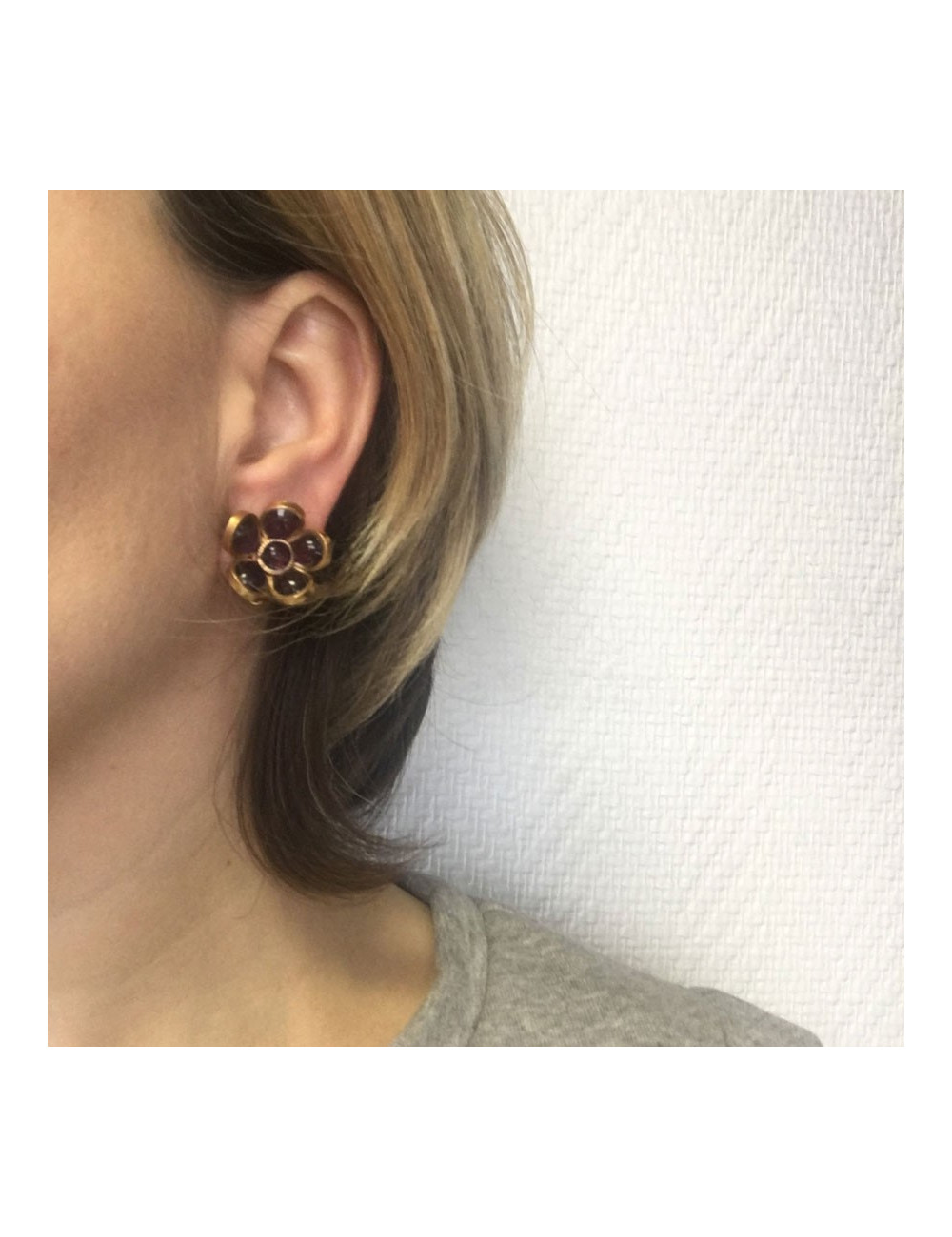 xxx Boucles d'oreille clips MARGUERITE DE VALOIS fleurette en pâte de verre violet