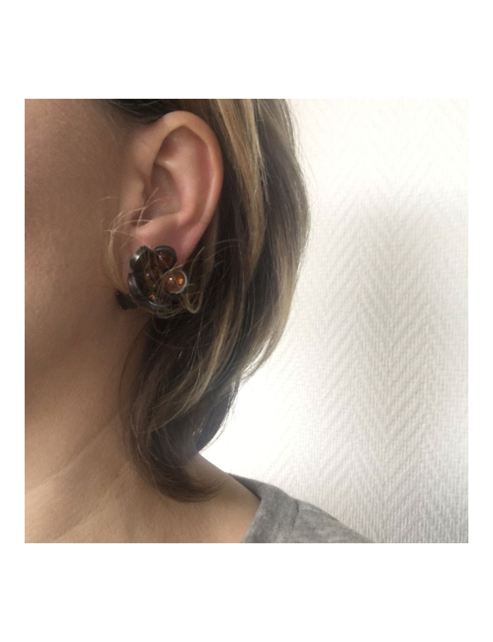 xxx Boucles d'oreille clips MARGUERITE DE VALOIS fleurette en pâte de verre couleur citrine