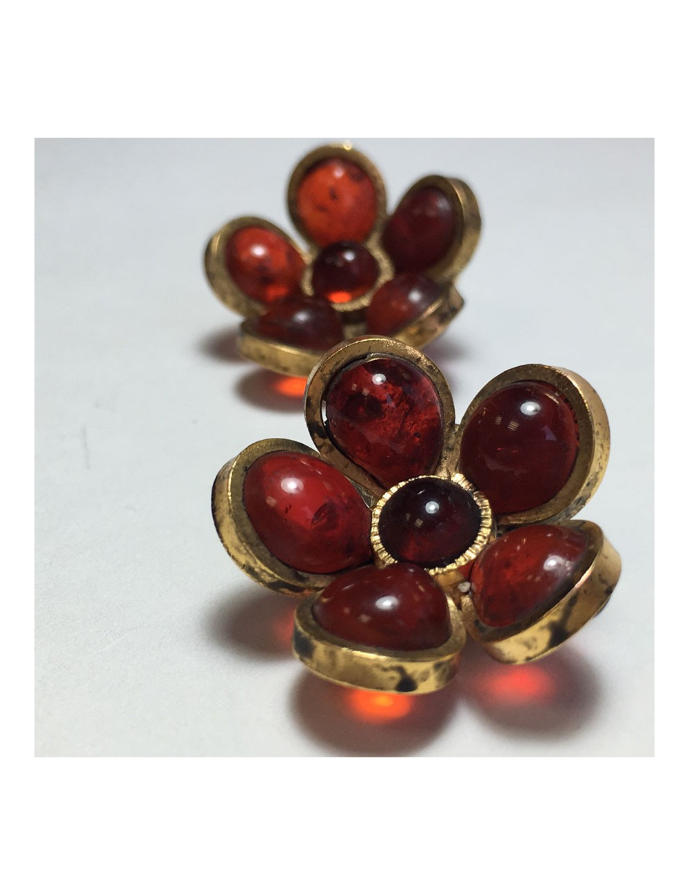 xxx Boucles d'oreille clips MARGUERITE DE VALOIS fleurette en pâte de verre rouge ambré