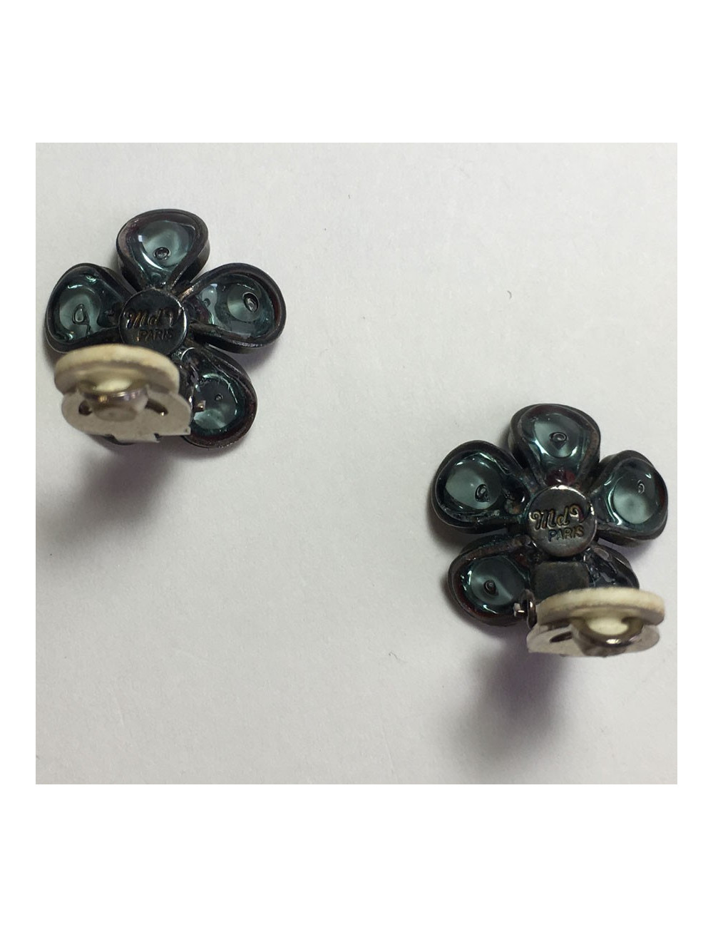 xxx Boucles d'oreille clips MARGUERITE DE VALOIS fleurette en pâte de verre anthracite transparent