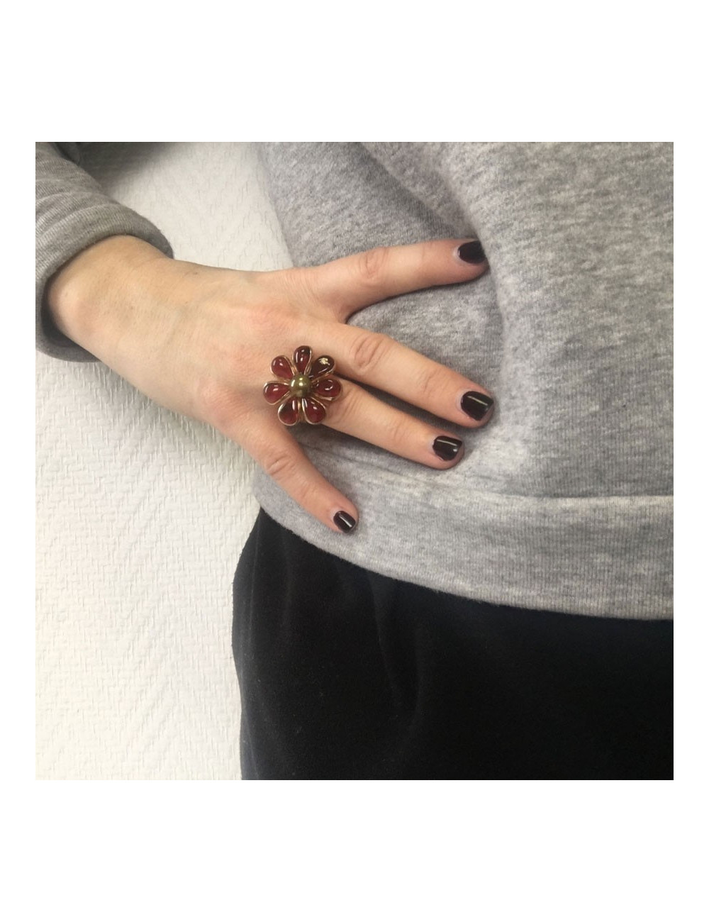 TAILLE Bague marguerite de valois fleur en pâte de verre rouge