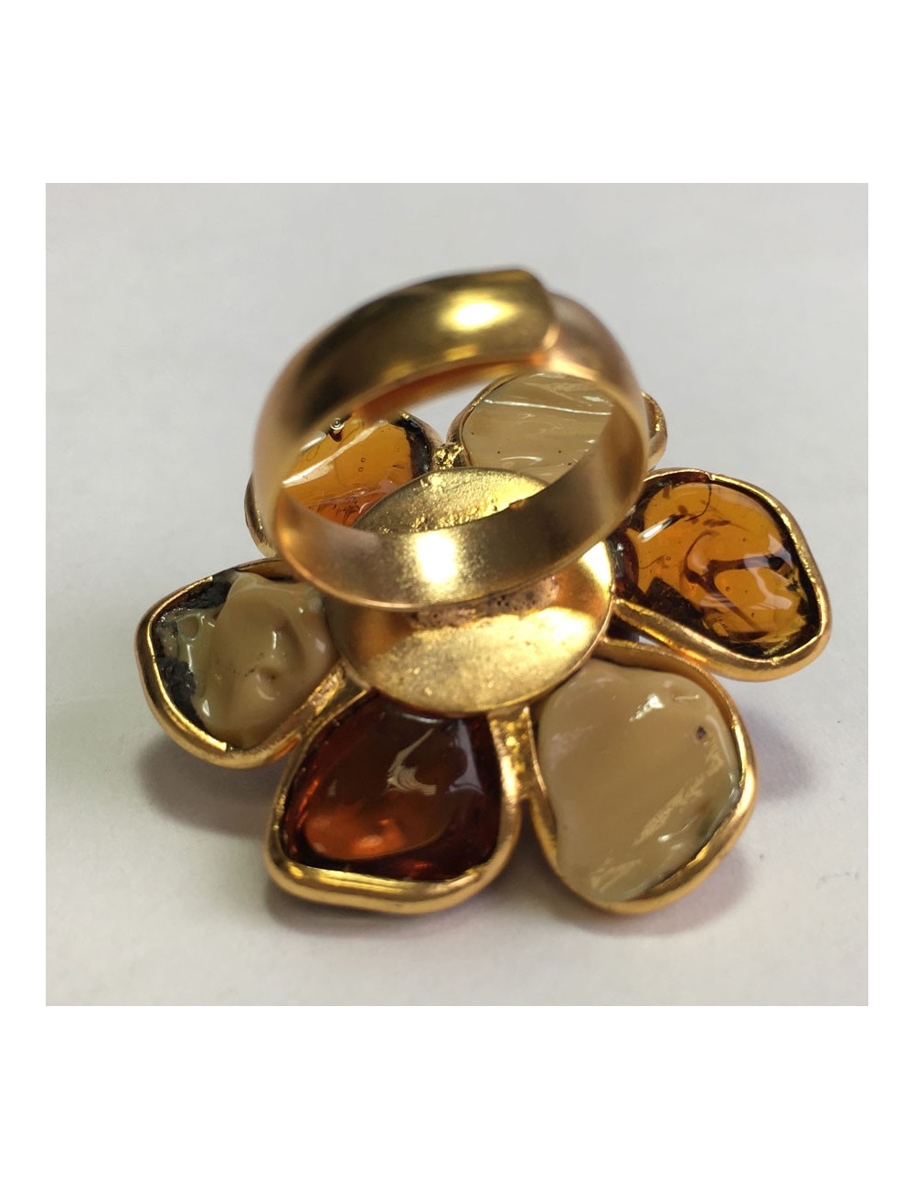 TAILLE Bague MARGUERITE DE VALOIS fleur en pâte de verre ambre et beige mêlé
