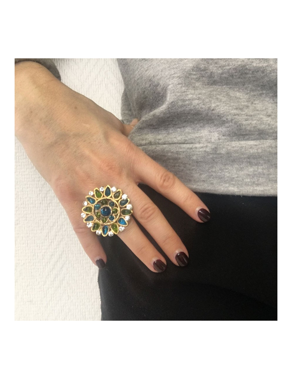 TAILLE Bague MARGUERITE DE VALOIS en pâte de verre vert et bleu, strass et métal doré