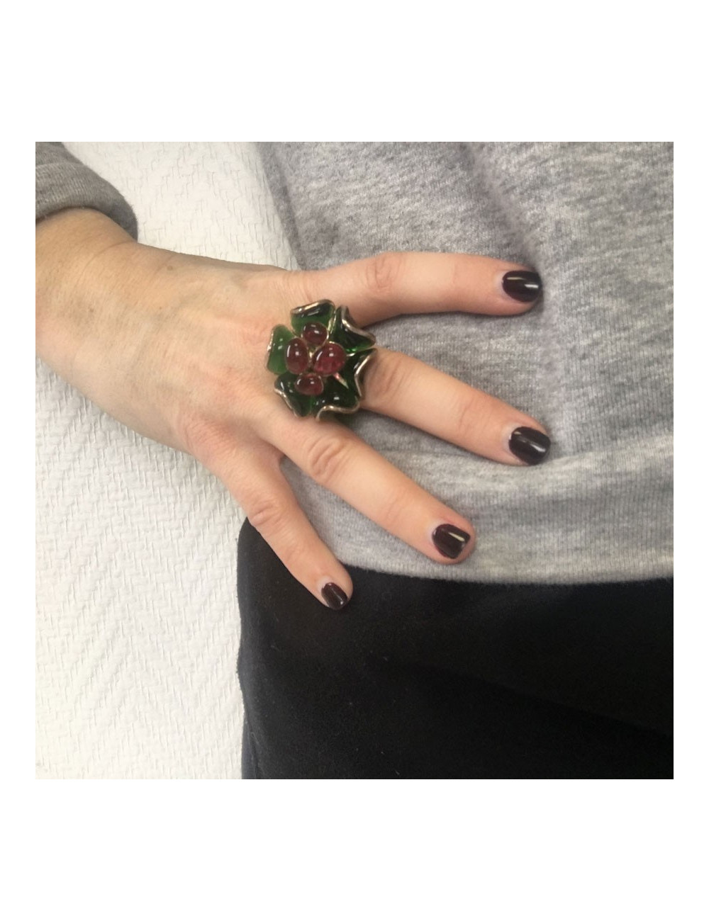 MARGUERITE DE VALOIS T 56 flower ring in green and pink molten glass