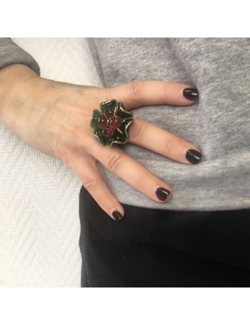 MARGUERITE DE VALOIS T 56 flower ring in green and pink molten glass