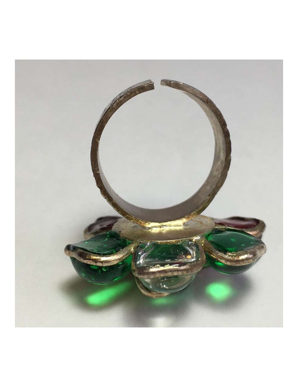 TAILLE Bague MARGUERITE DE VALOIS fleur en pâte de verre transparente, verte et rouge