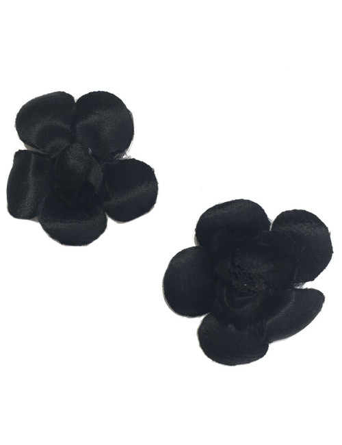 xxx Boucles d'oreille clips CHANEL camélias en soie noire vintage