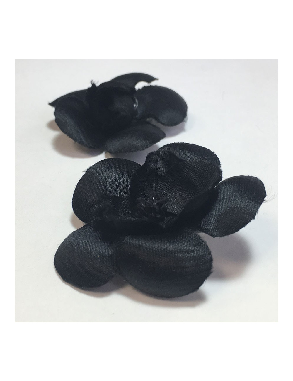 Earrings clips CHANEL camellias in vintage black silk