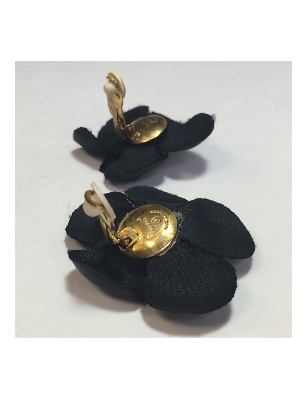 Earrings clips CHANEL camellias in vintage black silk