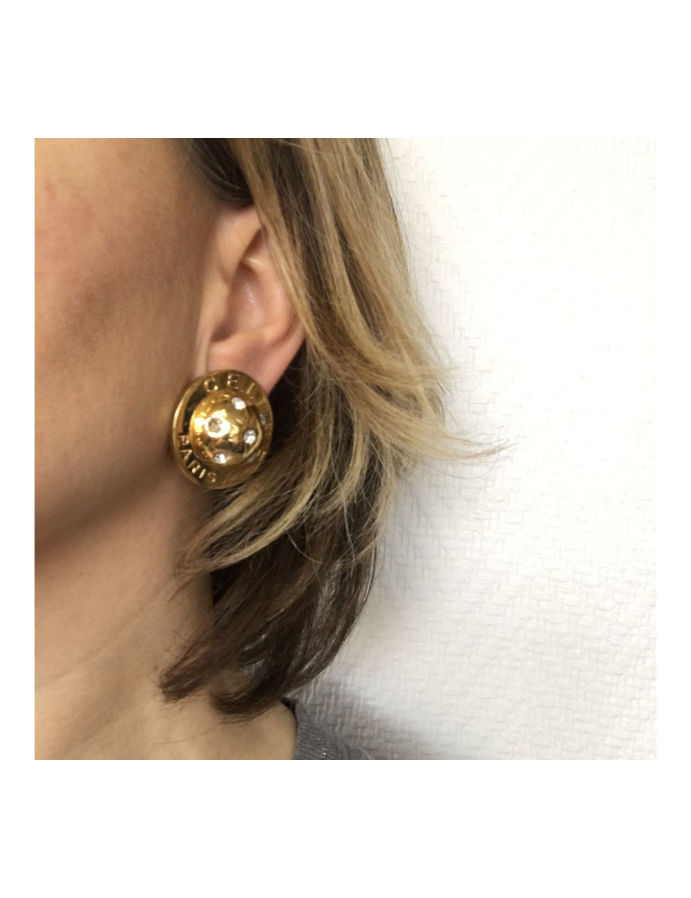 Boucles d'oreille Clips CELINE Vintage demi-sphère en métal doré et strass