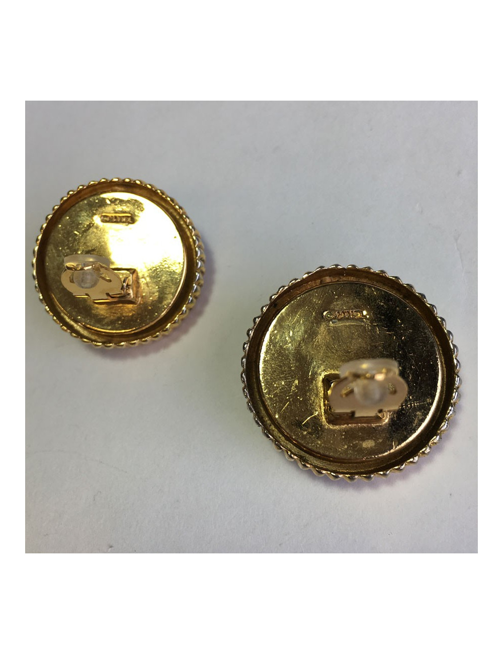 Boucles d'oreille clips CHANEL Vintage perle nacrée et métal doré