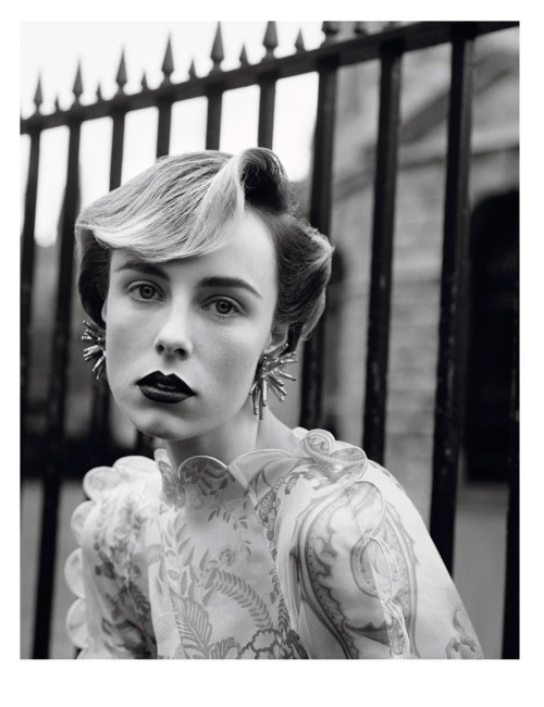 Boucles d'oreille clips CHRISTIAN LACROIX Vintage dorées