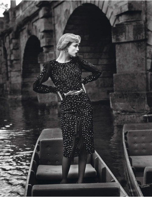 Boucles d'oreille  clips CHRISTIAN LACROIX Vintage