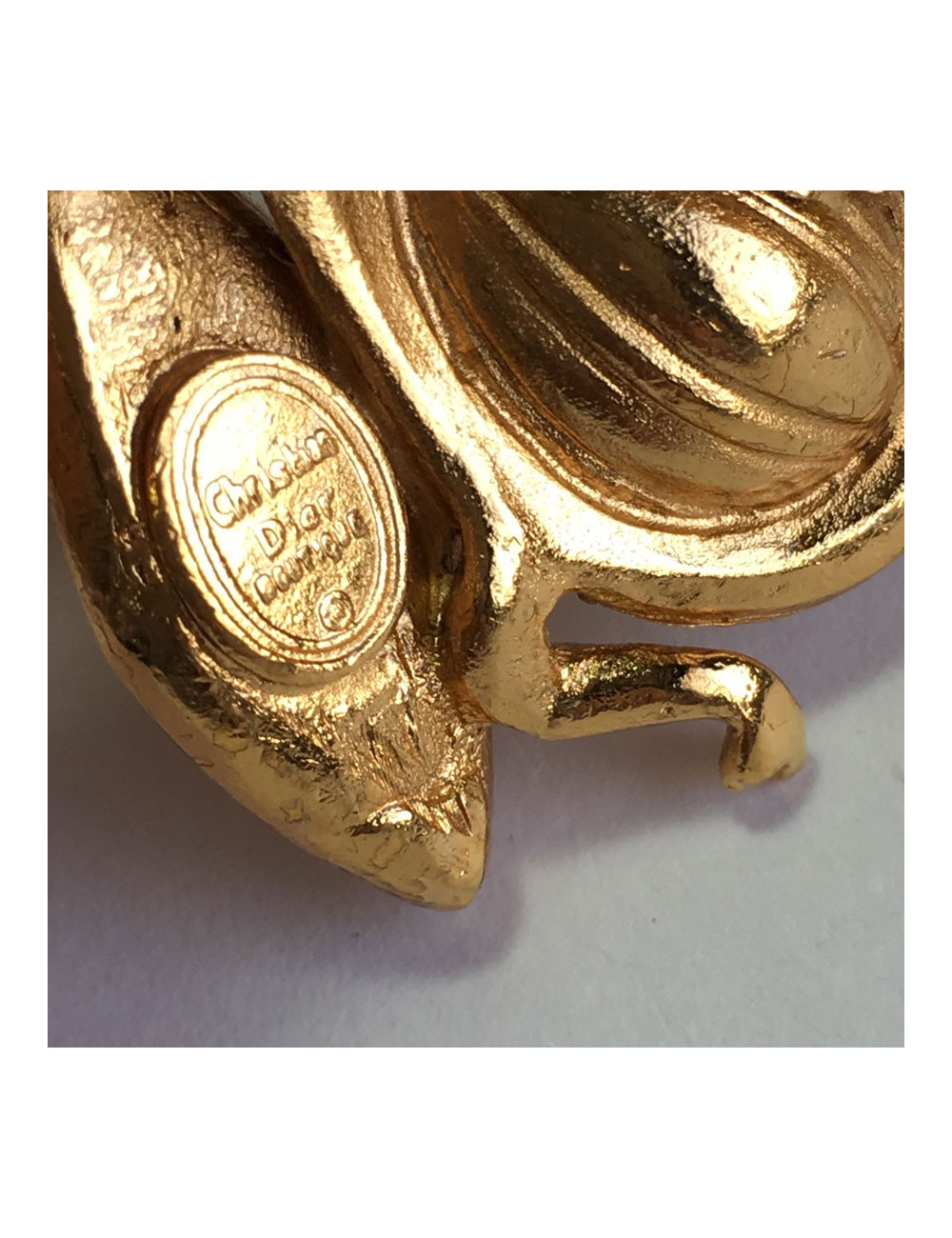 xxx Broche CHRISTIAN DIOR abeille en strass et métal doré