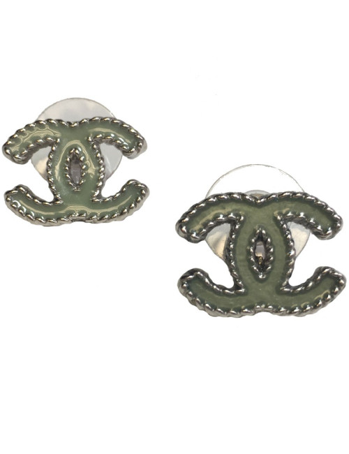 Boucles d'oreille clous  CHANEL CC en métal argenté et résine bleu céladon