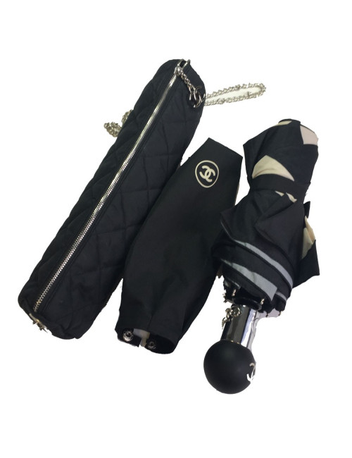 Parapluie CHANEL dans son sac avec chaînette