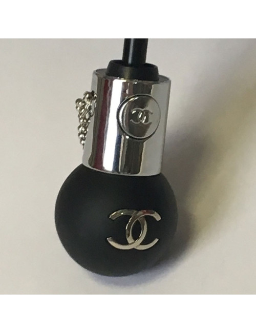 Parapluie CHANEL dans son sac avec chaînette