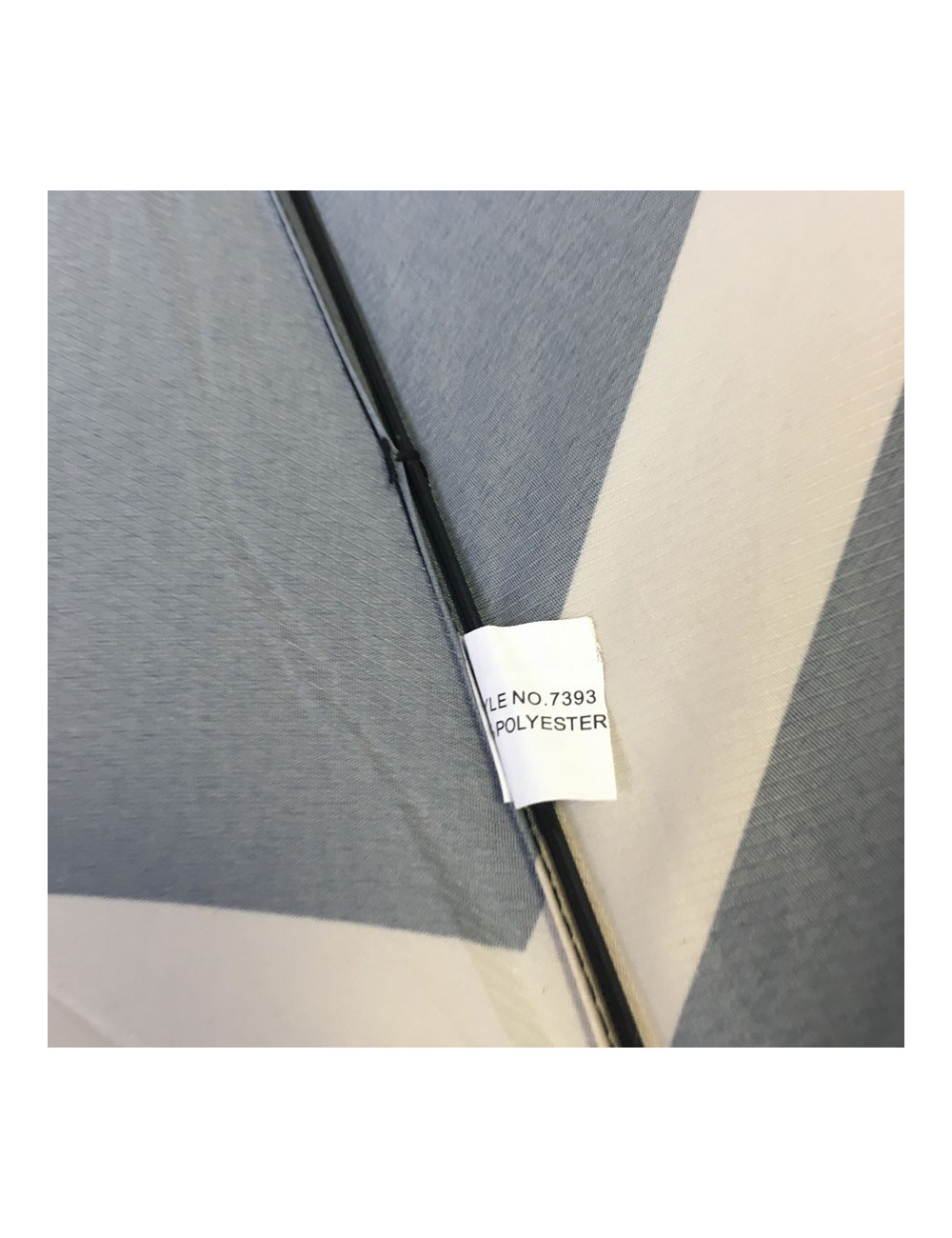 Parapluie CHANEL dans son sac avec chaînette