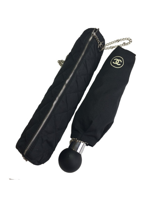 Parapluie CHANEL dans son sac avec chaînette