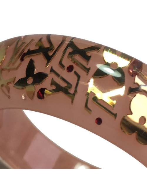 Bracelet LOUIS VUITTON rose transparent à inclusions "LV" 
