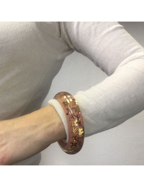 Bracelet LOUIS VUITTON rose transparent à inclusions "LV" 