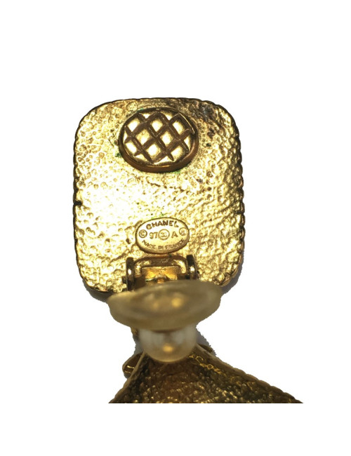 Boucles d'oreilles clips CHANEL Couture en métal doré et pierres semi précieuses vert ambre et rose