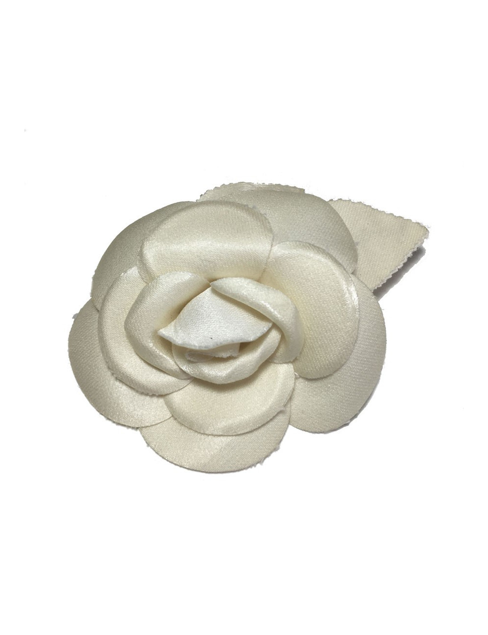 Broche Camélia CHANEL en tissu ivoire