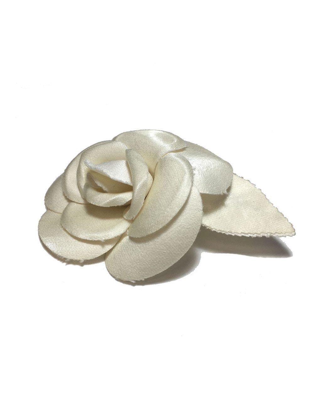 Broche Camélia CHANEL en tissu ivoire