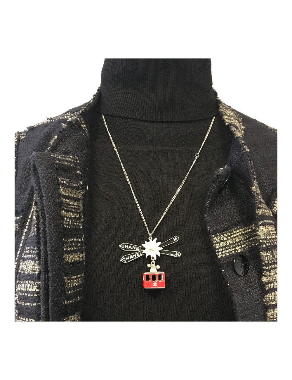 Collier CHANEL  collection Paris-Salzburg pendentif skis et funiculaire