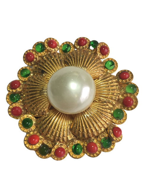 Broche CHANEL couture en métal doré, perle nacrée et de couleur vintage