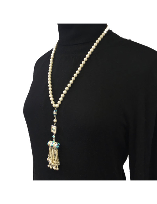 Collier "Paris-DubaïI" CHANEL en métal argenté, perles nacrées