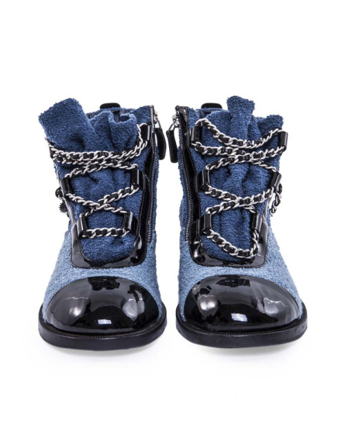 Boots CHANEL T37,5 bicolores avec chaînettes et charms