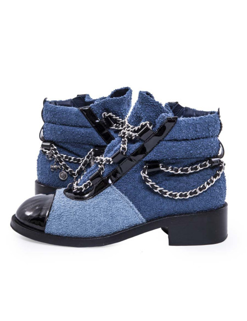 Boots CHANEL T37,5 bicolores avec chaînettes et charms