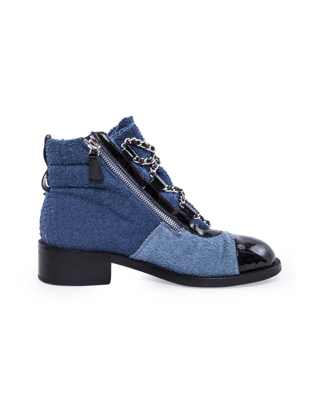 Boots CHANEL T37,5 bicolores avec chaînettes et charms