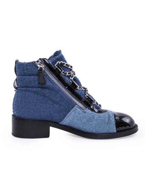 Boots CHANEL T37,5 bicolores avec chaînettes et charms