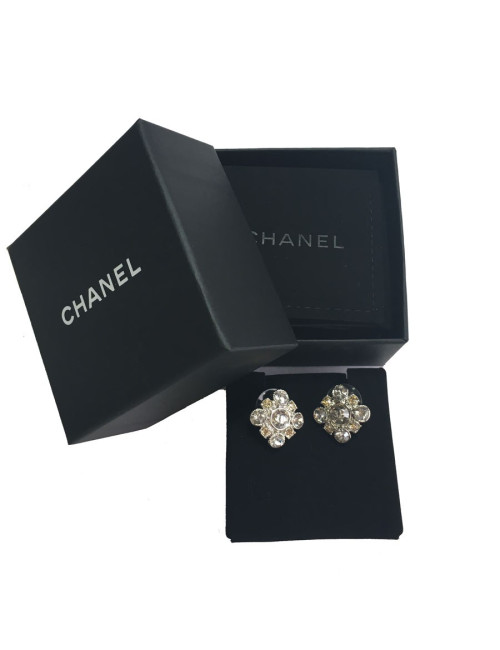 xxx Boucles d'oreille clous CHANEL serties de brillants